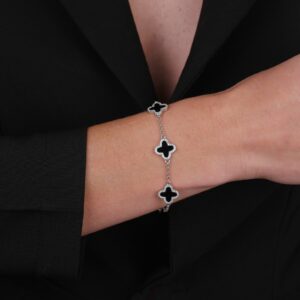 Pulseira Prateada de Trevos Pretos Cravejados de Zircônia Banhado em Ródio
